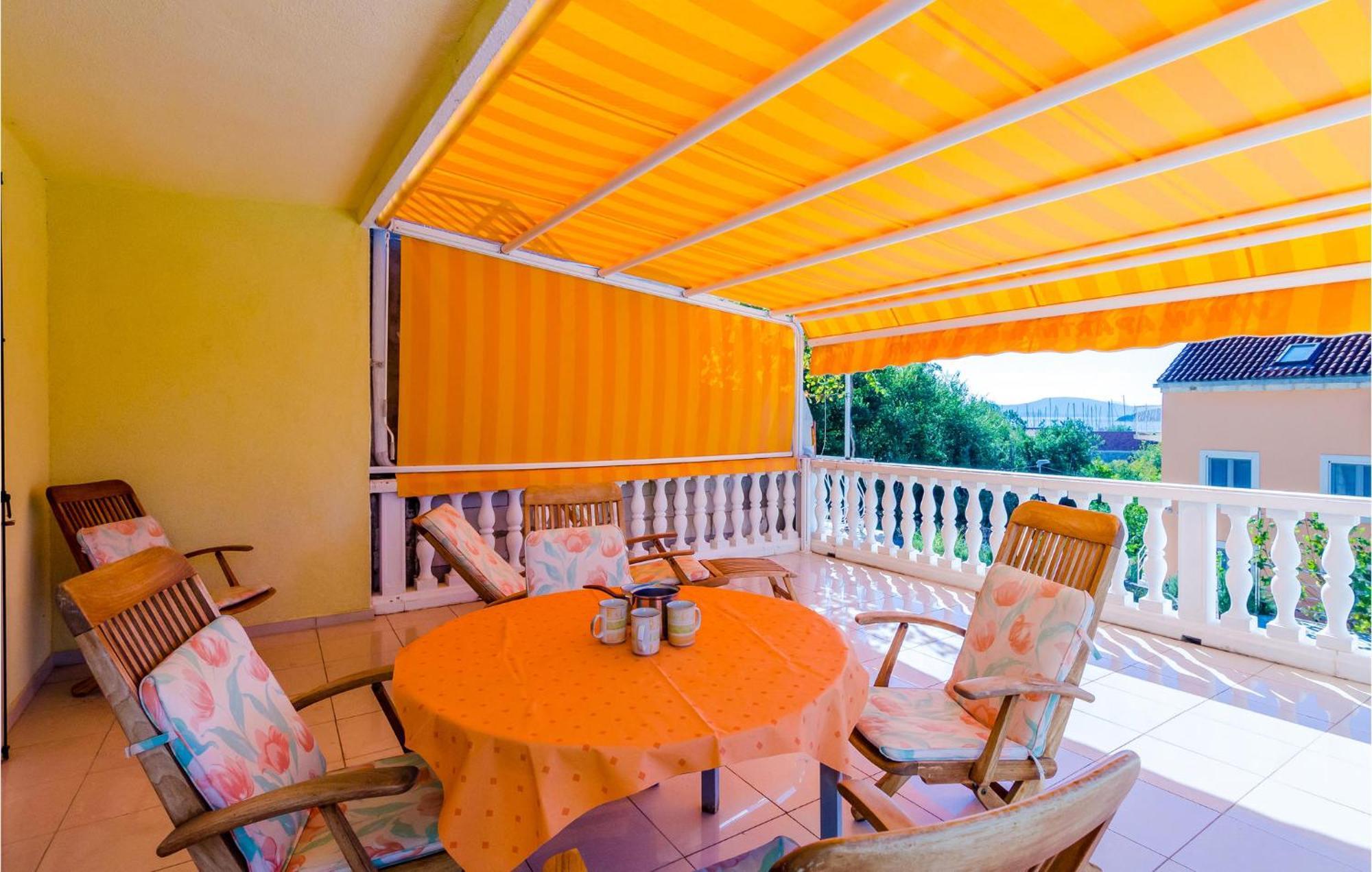 Gorgeous Apartment In Slano With Kitchen Ngoại thất bức ảnh