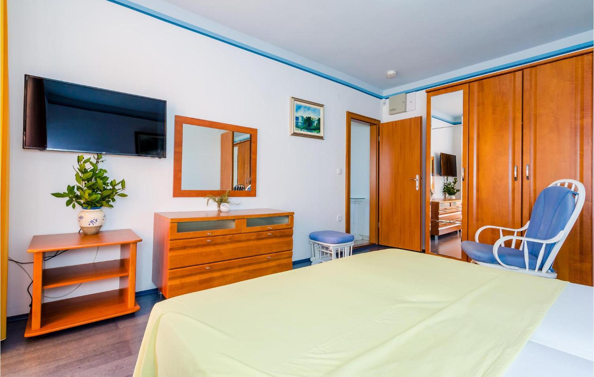 Gorgeous Apartment In Slano With Kitchen Ngoại thất bức ảnh